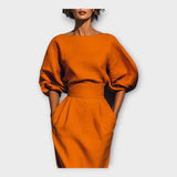 Rochie elegantă cu design rafinat și estetică minimalistă