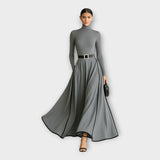 Rochie lungă cu finețe minimală