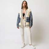 Ramona – Cardigan tricotat cu model patchwork și blugi lejeri