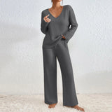 Vivienne - Set din două piese cu pantaloni drepți și top cu decolteu în V