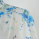 Amelia – Eleganță atemporală în floral albastru cu guler înalt