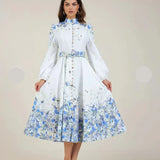 Amelia – Eleganță atemporală în floral albastru cu guler înalt